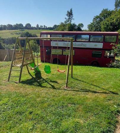 Insolite Bus Anglais Le Buckinghambus Saint-Philbert-sur-Risle Exterior photo